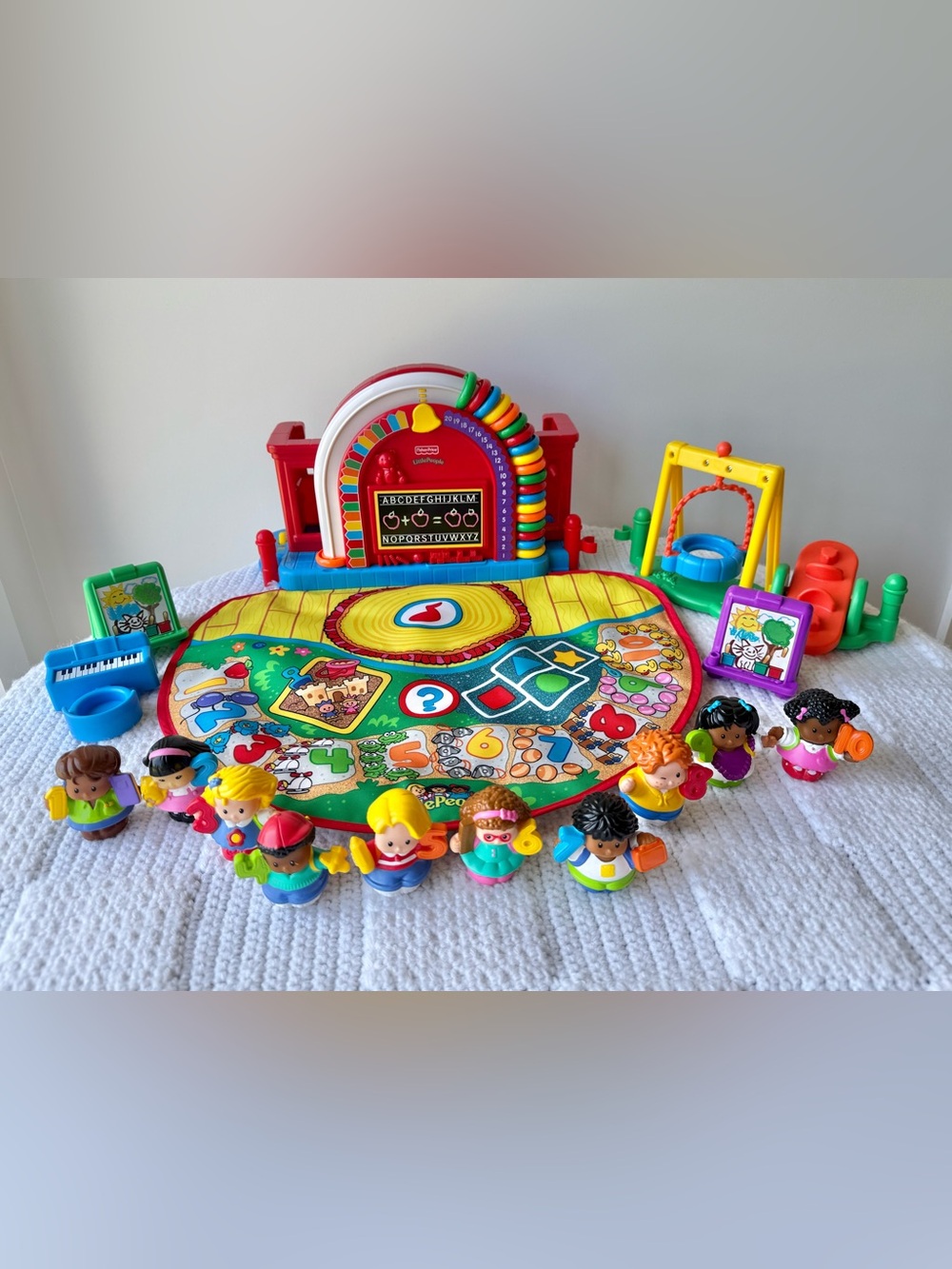 Fisher-Price Little People Time-to-Learn Preschool Playset *Read Description*